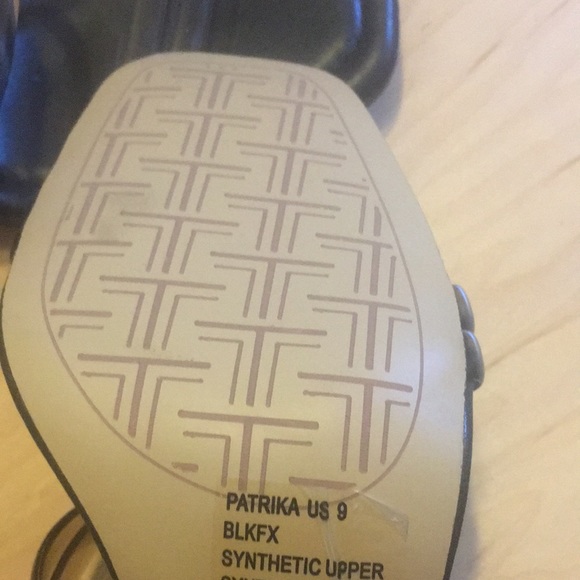 New Tahari Patrika Acrylic Heeled Sandals Size 9 - Picture 6 of 7